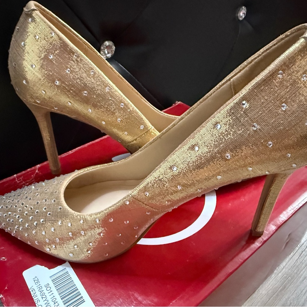 Journee Collection Gold Studded Heels - Picture 14 of 15